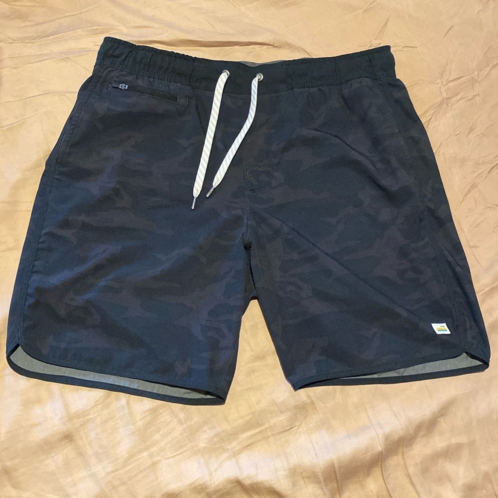 Vuori black camo banks shorts